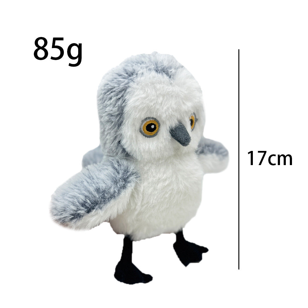 El búho mide 17 cm de alto y pesa 85 g