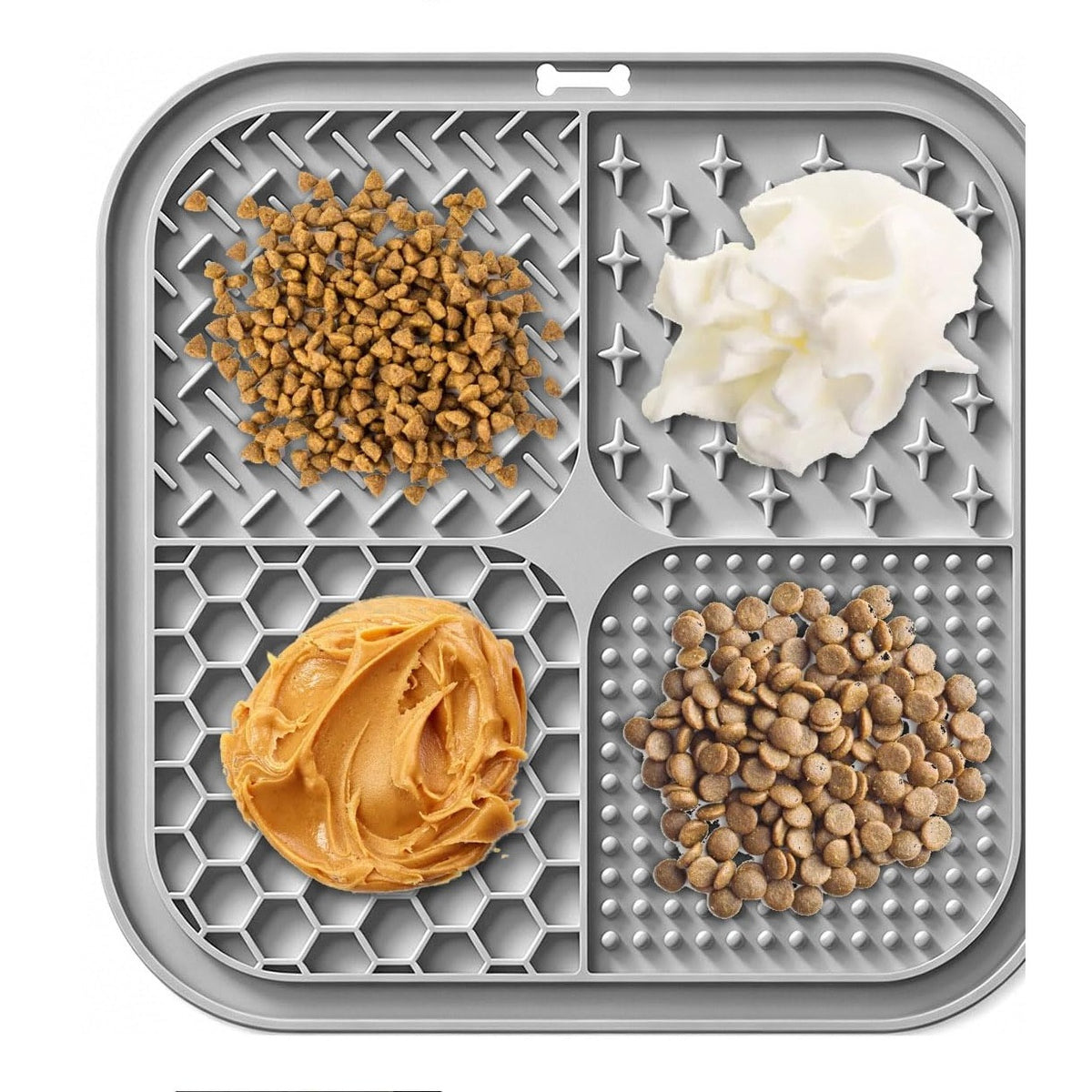 Alfombrilla de lamer con paté, yogur y pienso en sus cuatro huecos