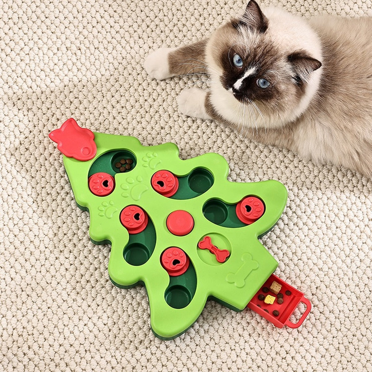 Gato junto al comedero puzzle rojo