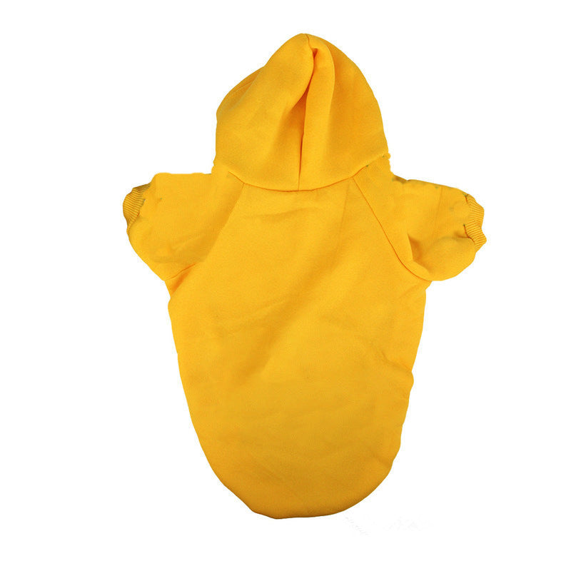 Perro con la sudadera y la capucha puesta