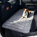 Funda de asiento de coche para perro instalada