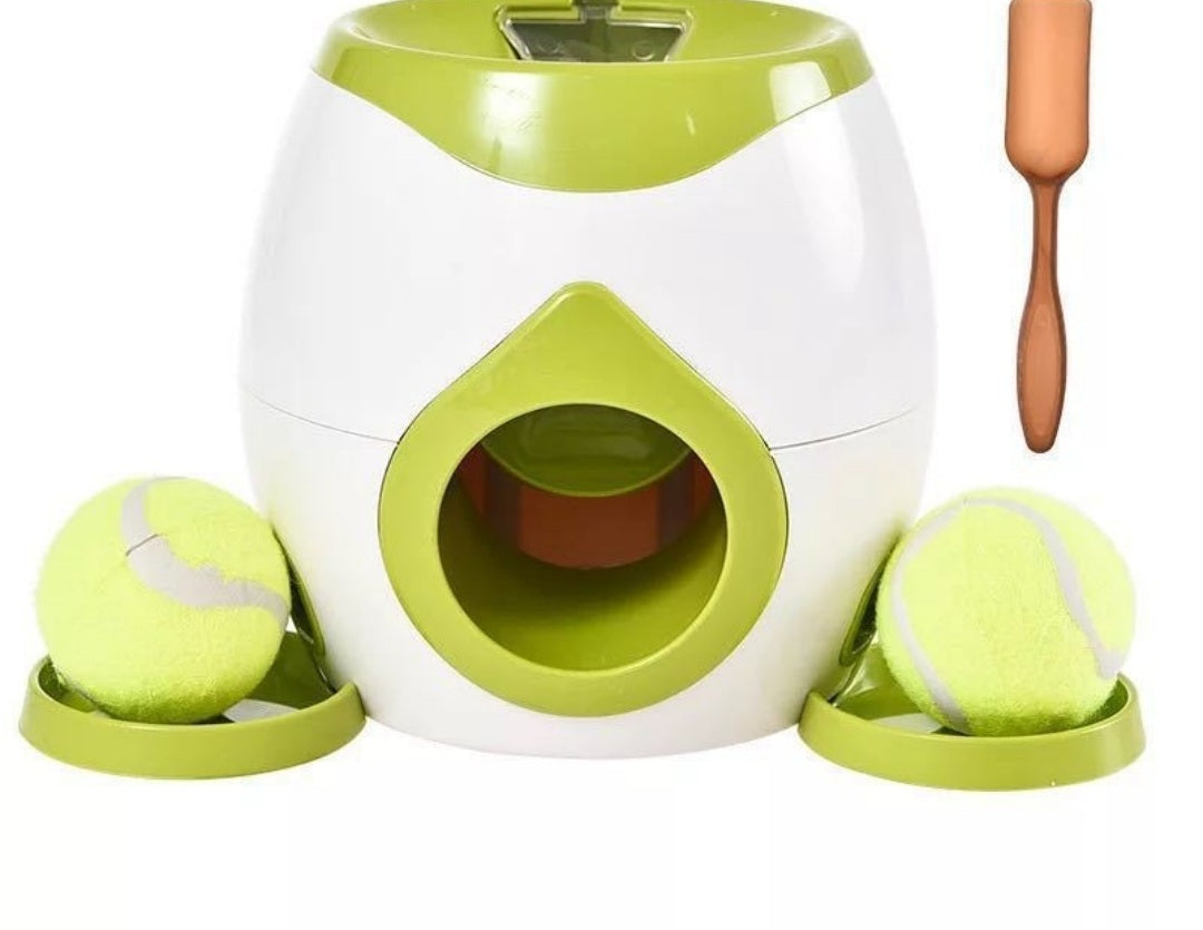 Lanzapelotas en color verde con sus pelotas y la cuchara